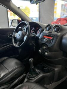 Nissan Versa 2015 — Miniatura 12