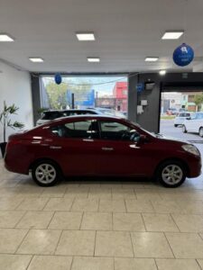 Nissan Versa 2015 — Miniatura 4