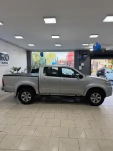 Hilux CD SR 4×2 2.7 16V/2.7 Flex Mec. - foto 2
